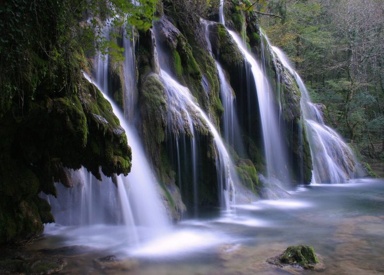 Reculée des Planches et cascade des Tufs