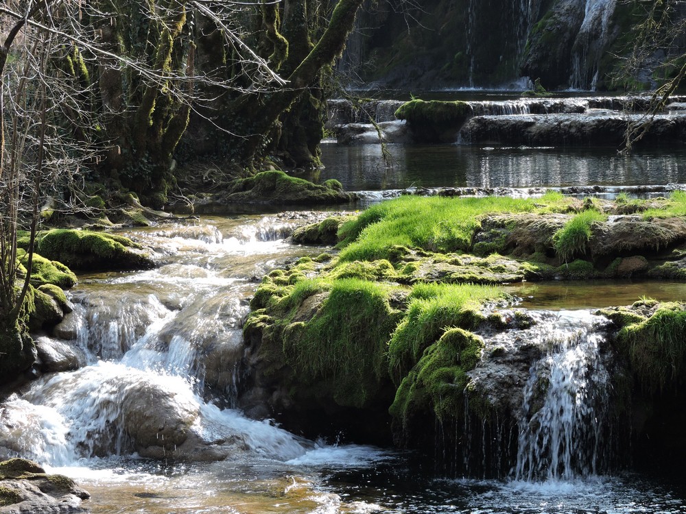 Reculee Des Planches Et Cascade Des Tufs A Les Planches Pres Arbois Cœur Du Jura Tourisme Arbois Poligny Salins