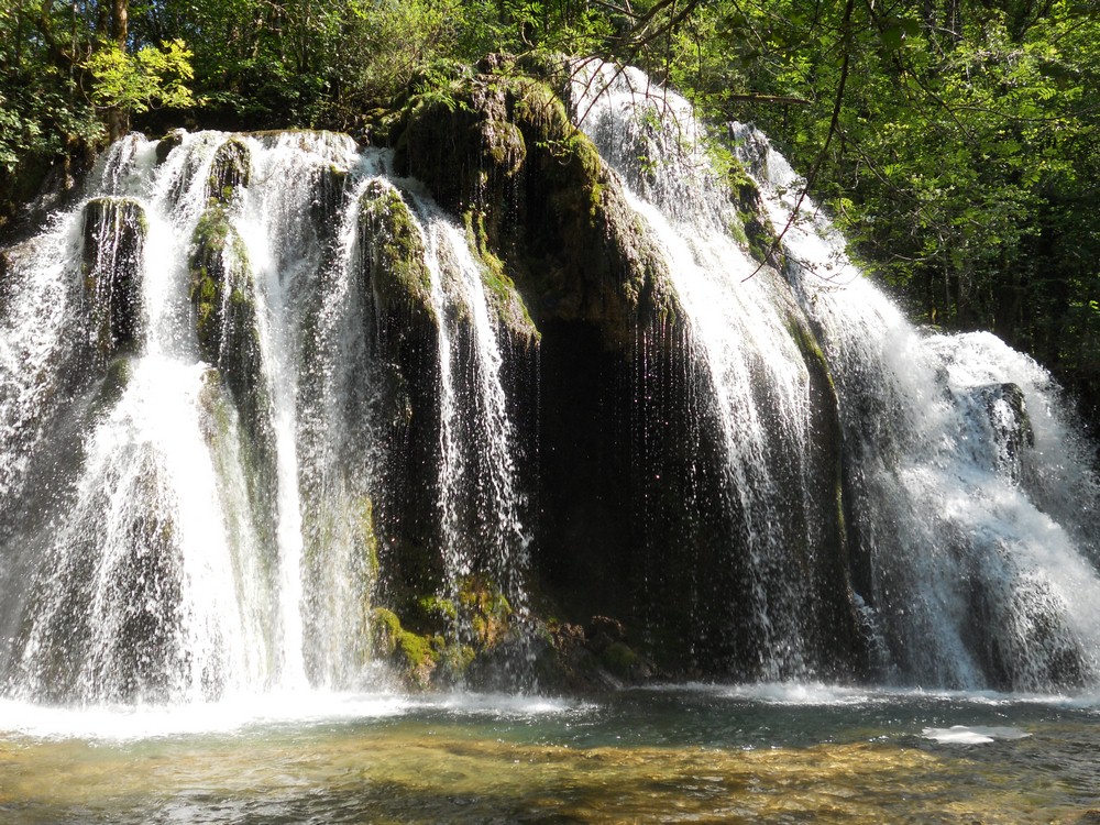 Reculee Des Planches Et Cascade Des Tufs A Les Planches Pres Arbois Cœur Du Jura Tourisme Arbois Poligny Salins
