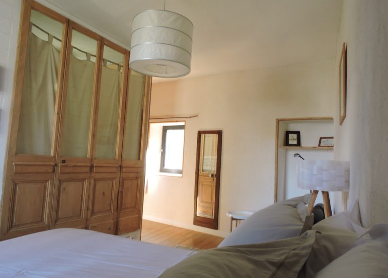 La Maison Près de la Rivière