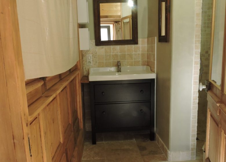 La Maison Près de la Rivière