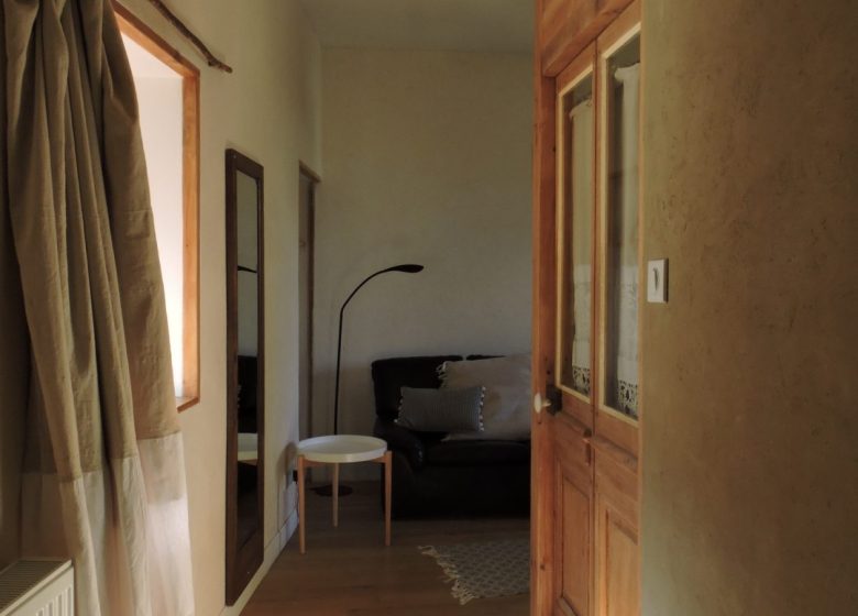 La Maison Près de la Rivière