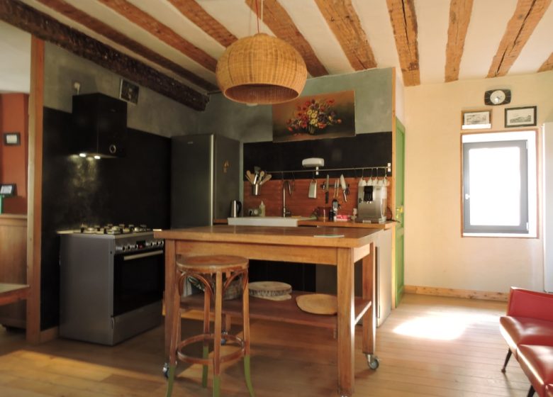 La Maison Près de la Rivière