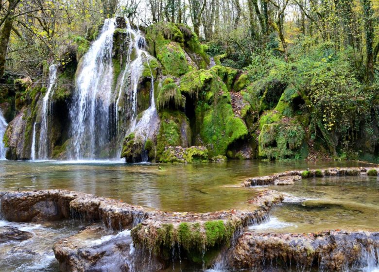 Reculée des Planches et cascade des Tufs